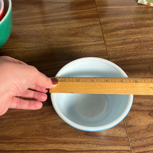 4 VINTAGE PYREX – PRIMARY COLORS MIXING BOWLS – - Picture 8 of 16